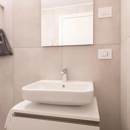 Relstay - De Angeli 4* Milano